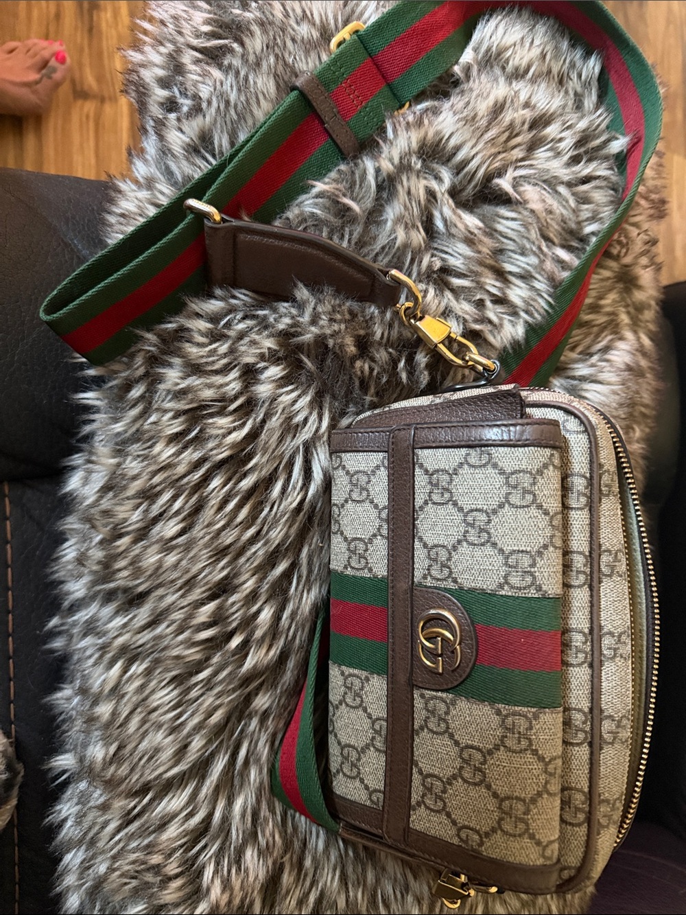 Gucci Beige GG Supreme Mini Crossbody with Green and Red Web - Picture 14 of 17